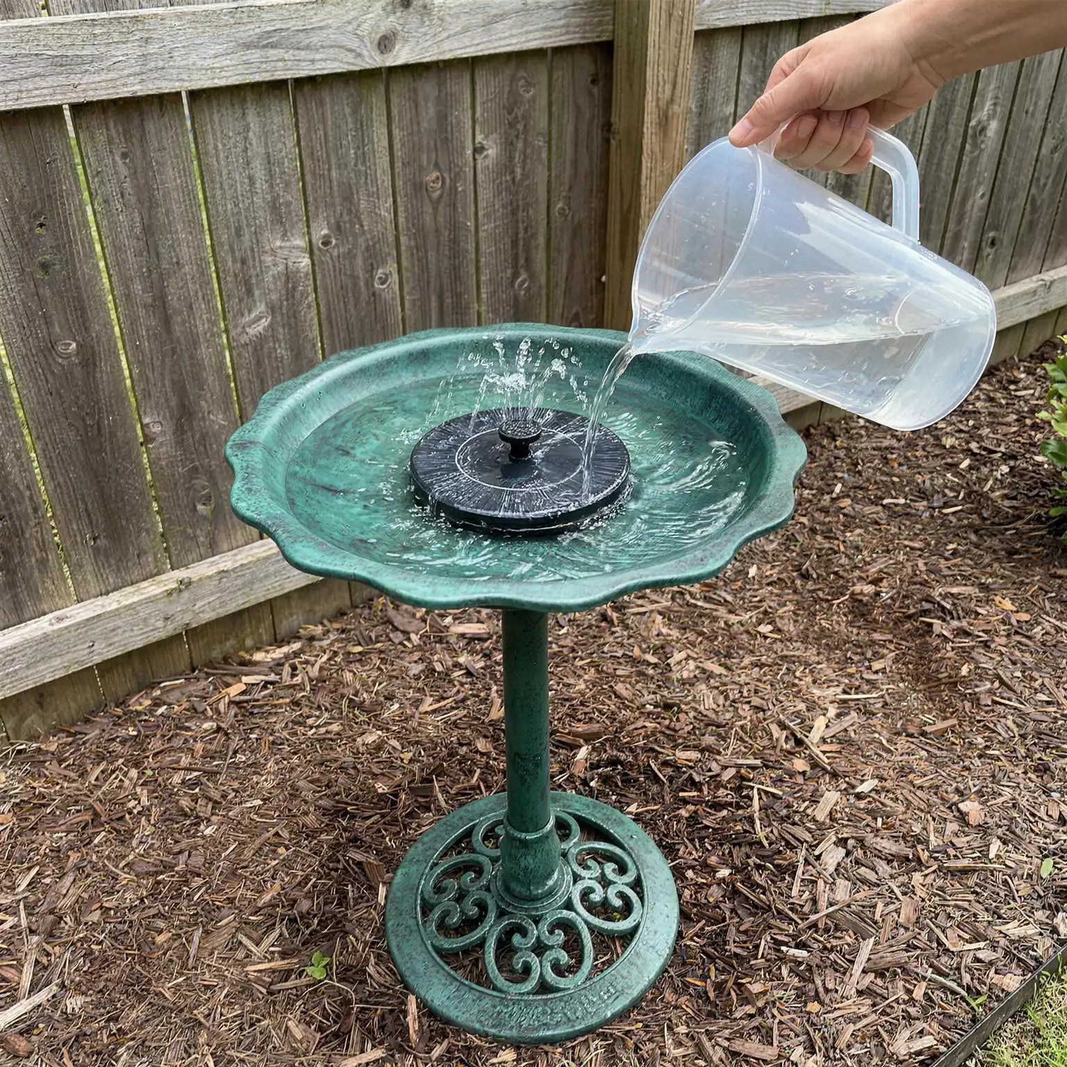 BirdMagnet Solar Fountain Bird Bath